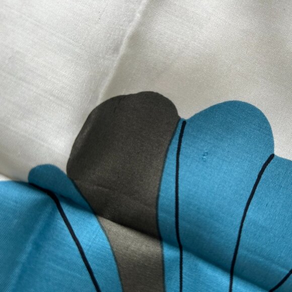 Jim Thompson Fuchsia Lotus Flower 100% Silk Scarf Large Square 35" x 35" - Picture 6 of 7